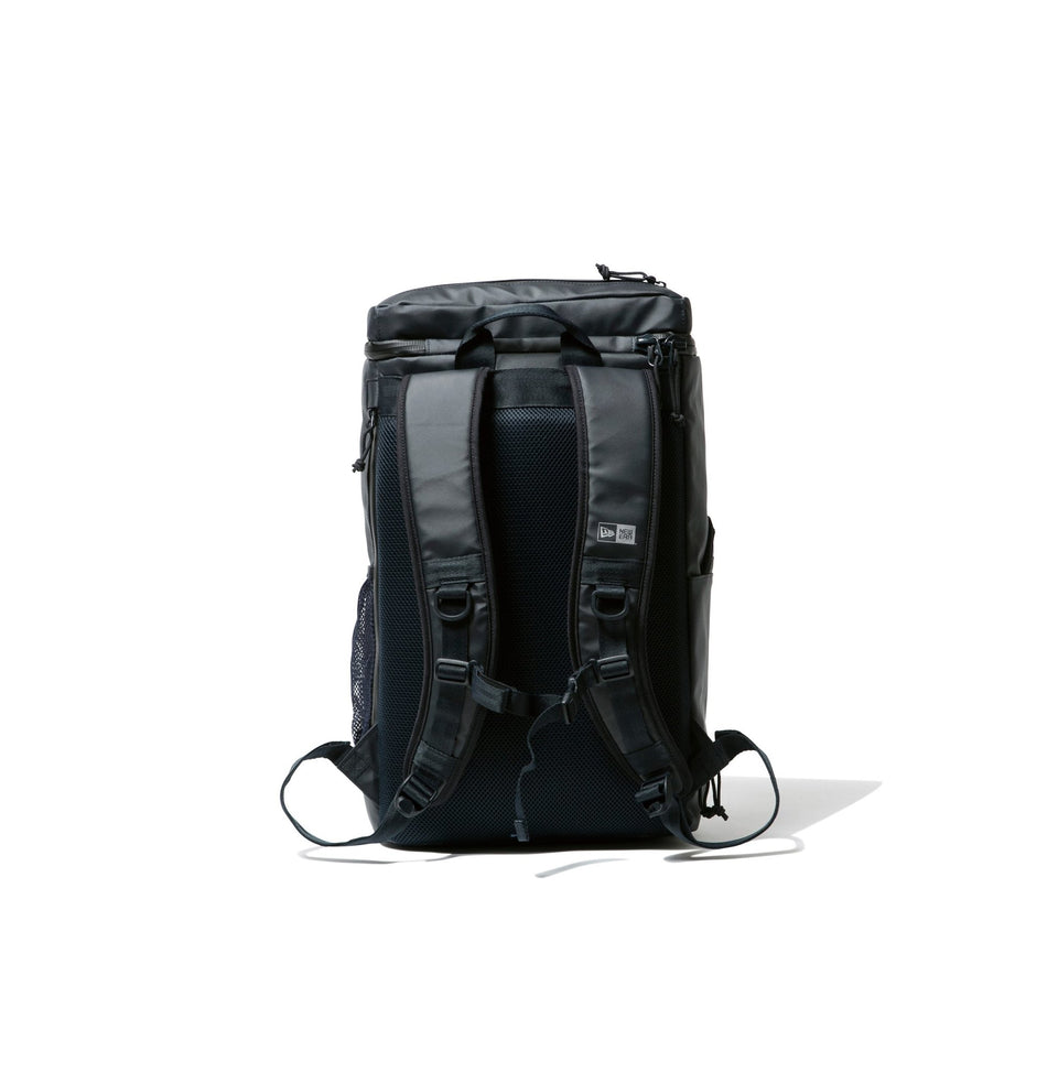 ボックスパック 32L プリントロゴ TPUネイビー × ホワイト - 12326107-OSFA | NEW ERA ニューエラ公式オンラインストア
