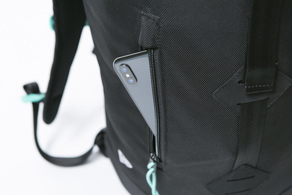 ラックサック 35L ブラック/ミントブルー - 12325658-OSFA | NEW ERA ニューエラ公式オンラインストア