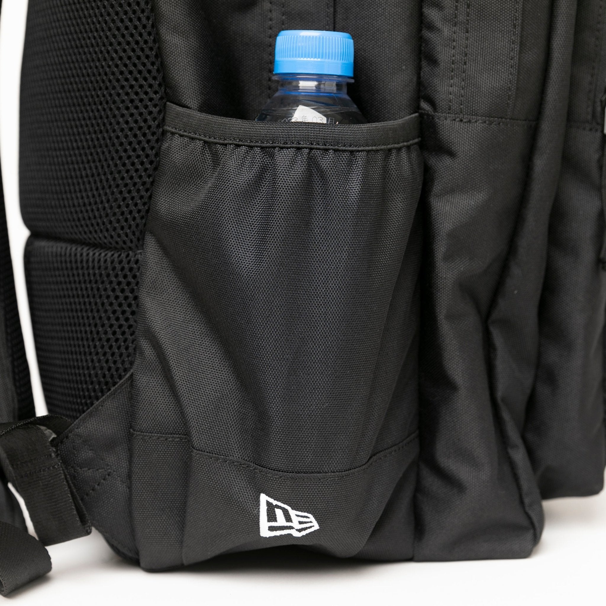 キャンパスパック 35L プリントロゴ ブラック × ホワイト 9