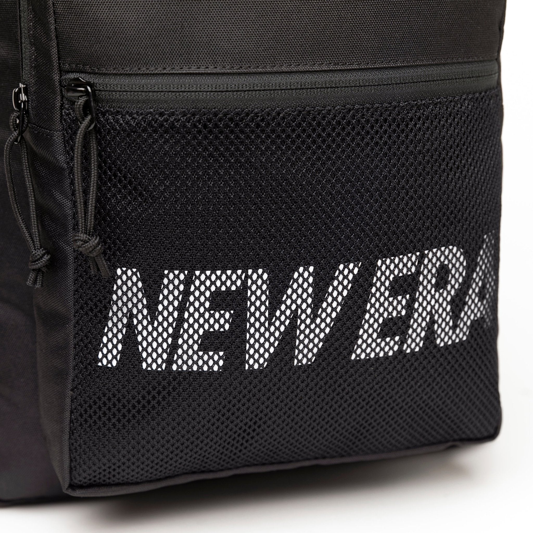 キャンパスパック 35L プリントロゴ ブラック × ホワイト 6