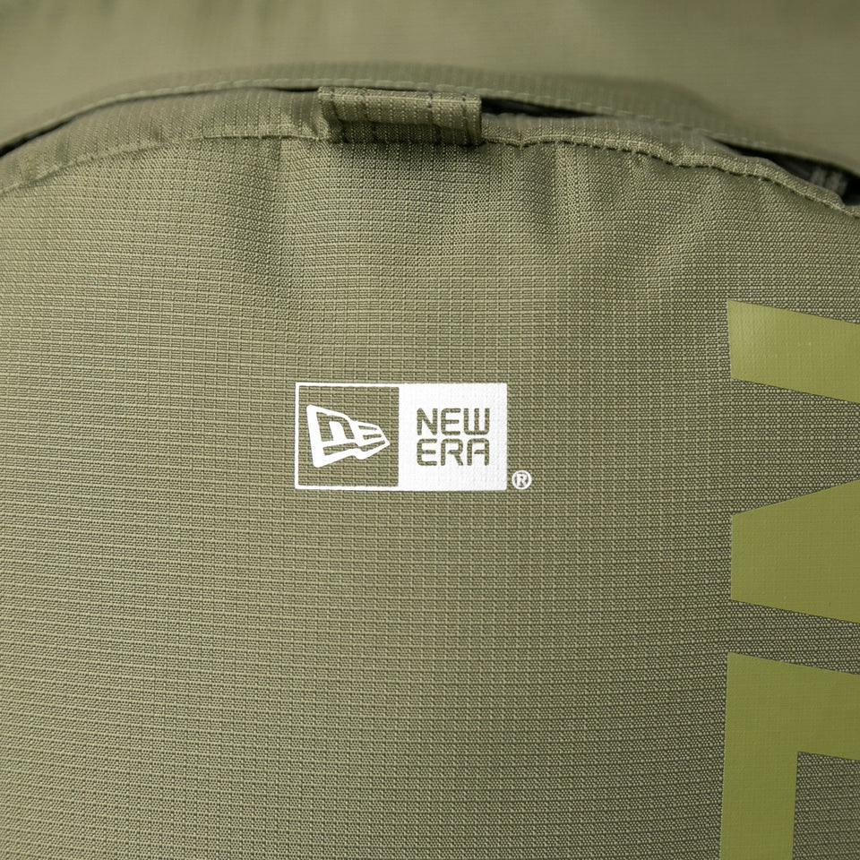 キャリアパック 35L ライトウェイト プリントロゴ オリーブ × オリーブ - 13518017-OSFM | NEW ERA ニューエラ公式オンラインストア
