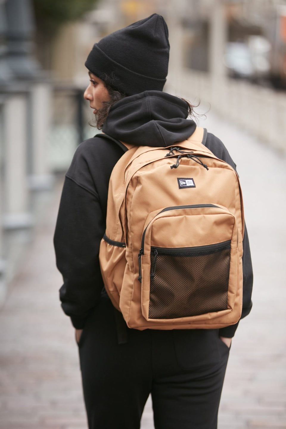 キャンパスパック 35L ライトブロンズ - 13772570-OSFM | NEW ERA ニューエラ公式オンラインストア