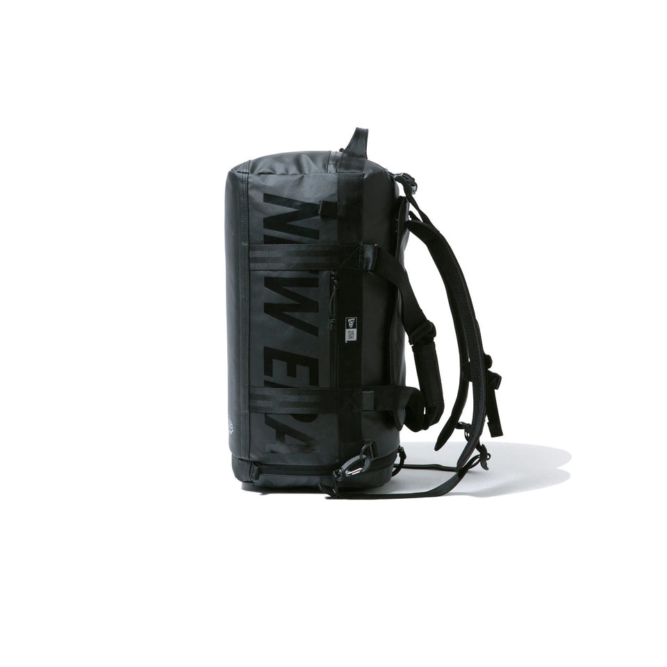 クラブ ダッフルバッグ ミディアム 38L 2ウェイ プリントロゴ TPUブラック × ブラック - 12326059-OSFA | NEW ERA ニューエラ公式オンラインストア