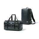 クラブ ダッフルバッグ ミディアム 38L 2ウェイ プリントロゴ TPUブラック × ブラック - 12326059-OSFA | NEW ERA ニューエラ公式オンラインストア