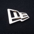 59FIFTY Metal Flag Logo ブラック × ホワイト シルバーフラッグ - 13807632-700 | NEW ERA ニューエラ公式オンラインストア