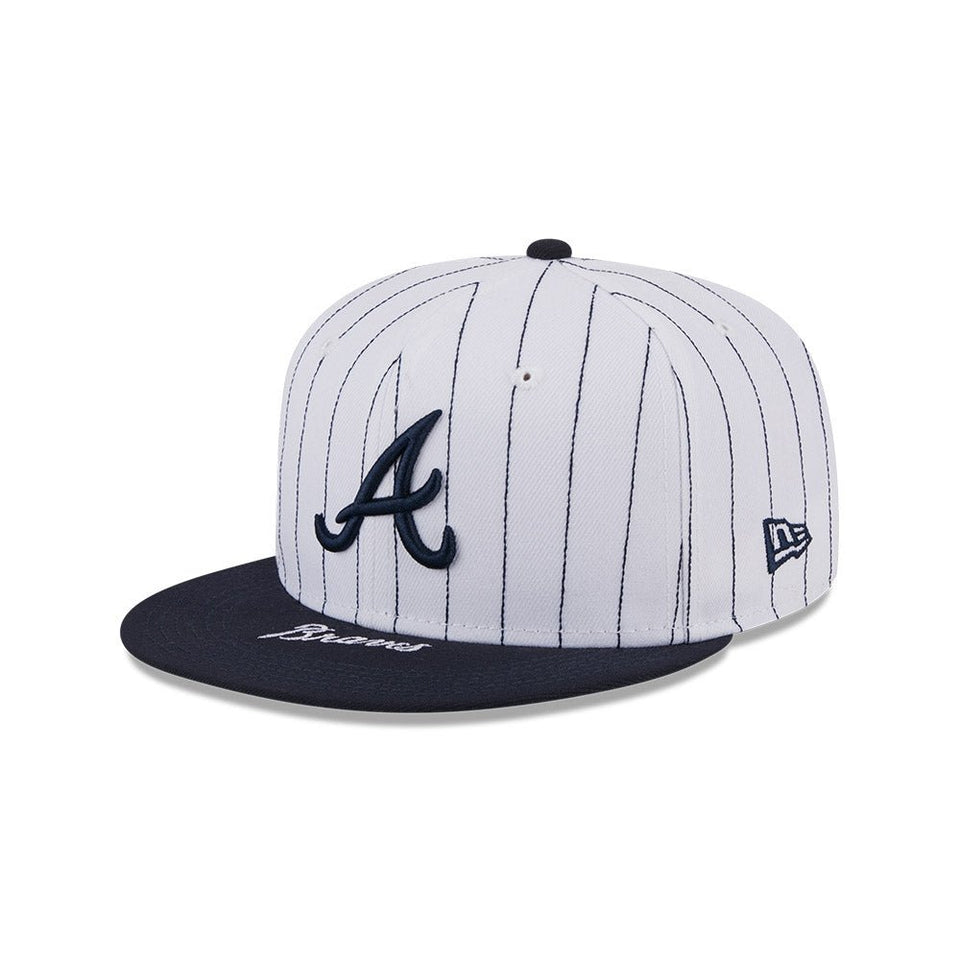 59FIFTY MLB On Deck アトランタ・ブレーブス ホワイトストライプ ネイビーバイザー - 13695318-700 | NEW ERA ニューエラ公式オンラインストア