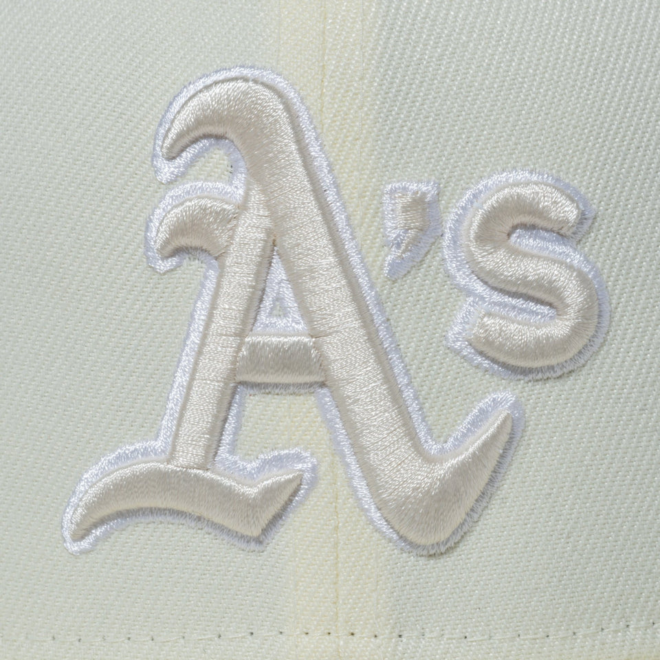59FIFTY White Collection オークランド・アスレチックス ホワイト × ホワイト ライトブルーアンダーバイザー - 13542617-700 | NEW ERA ニューエラ公式オンラインストア