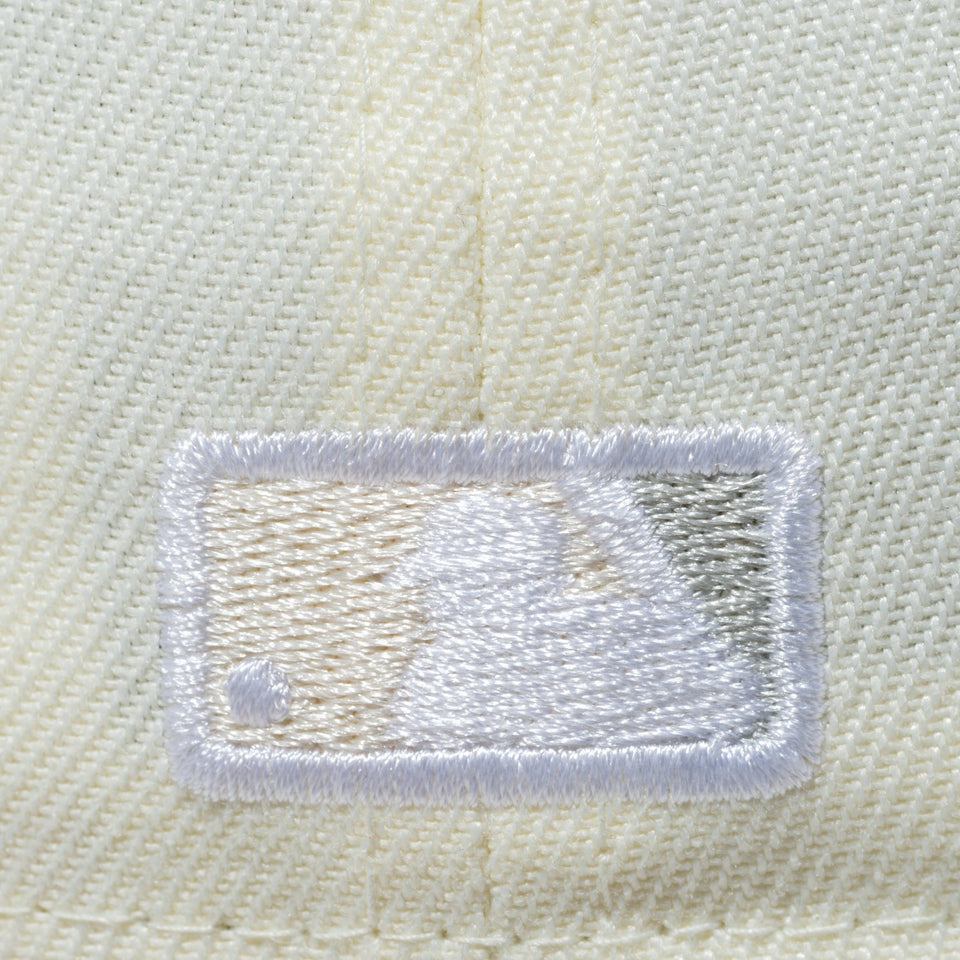 59FIFTY White Collection ニューヨーク・ヤンキース ホワイト × ホワイト ライトブルーアンダーバイザー - 13542618-700 | NEW ERA ニューエラ公式オンラインストア