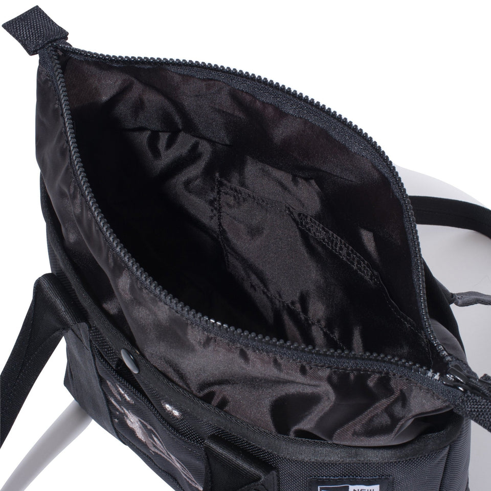 トートバッグ ミニ 6L スタジオジブリ作品 となりのトトロ マックロクロスケ フラッグロゴ ブラック - 12325616-OSFA | NEW ERA ニューエラ公式オンラインストア