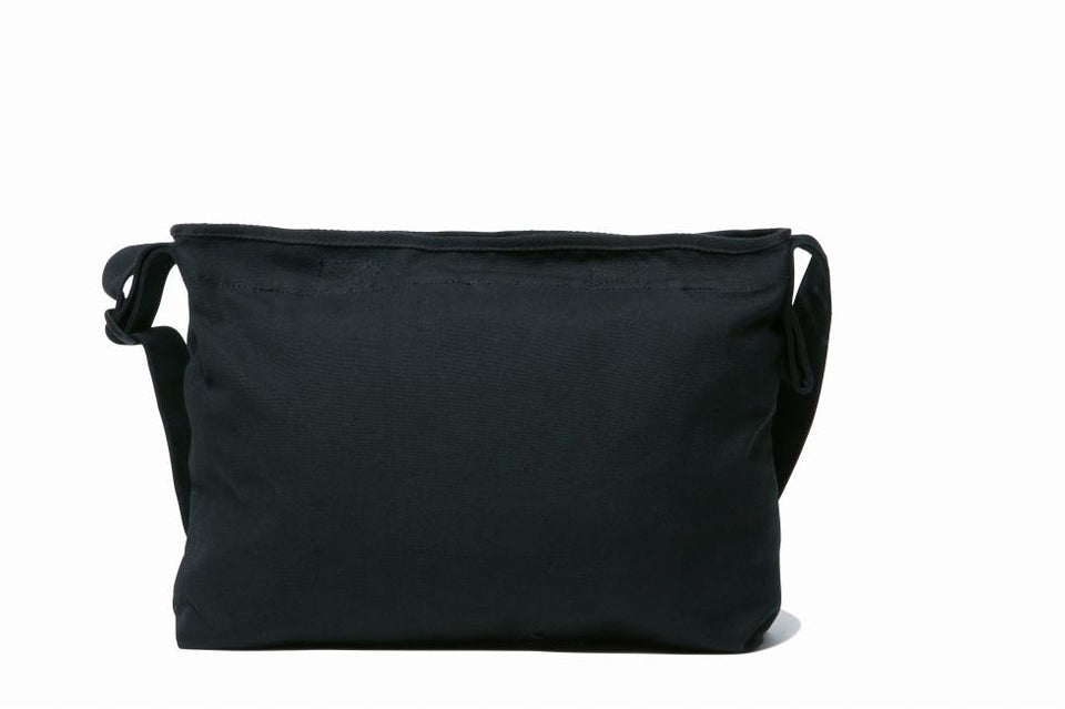 キャンバスショルダーバッグ 8L ブラック - 11787071-OSFA | NEW ERA ニューエラ公式オンラインストア