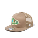 9FIFTY トラッカー キャンプサイト フラッグロゴ カーキ 【ニューエラ アウトドア】 - 13058898-SM | NEW ERA ニューエラ公式オンラインストア