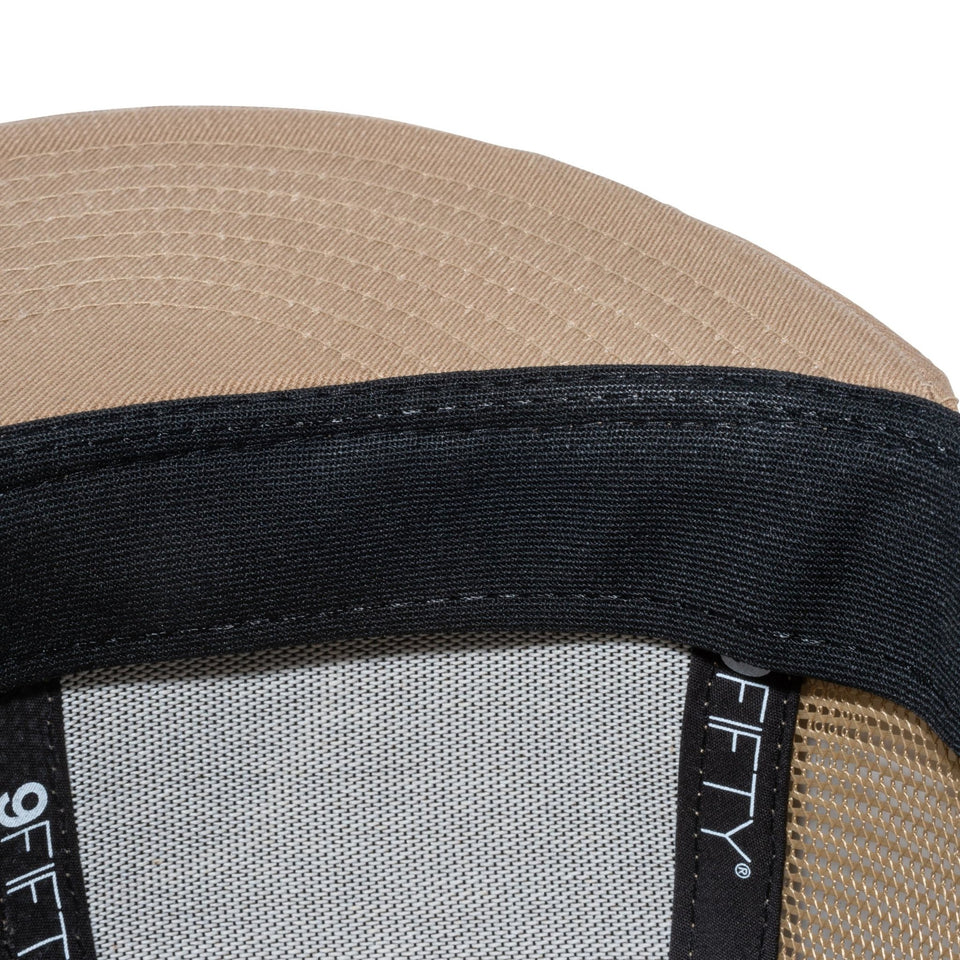 9FIFTY トラッカー キャンプサイト フラッグロゴ カーキ 【ニューエラ アウトドア】 - 13058898-SM | NEW ERA ニューエラ公式オンラインストア