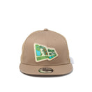 9FIFTY トラッカー キャンプサイト フラッグロゴ カーキ 【ニューエラ アウトドア】 - 13058898-SM | NEW ERA ニューエラ公式オンラインストア