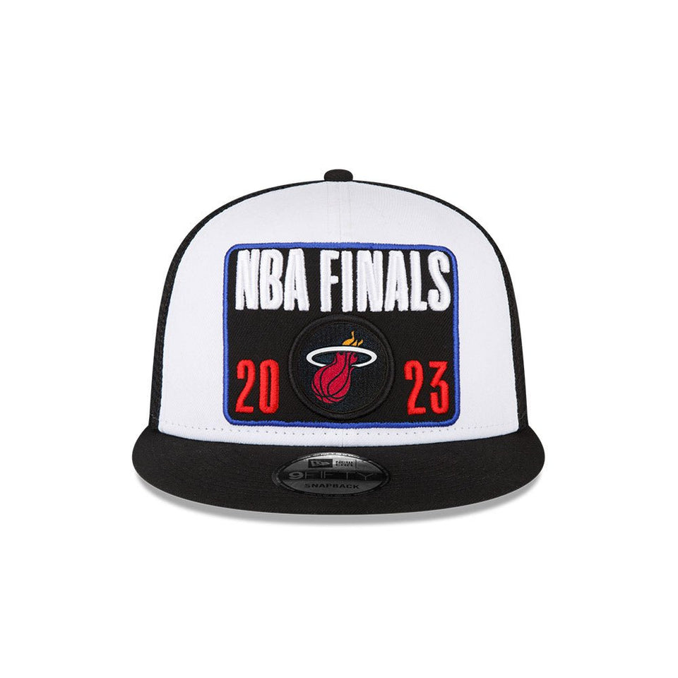 9FIFTY 2023 NBAファイナル ロッカールームキャップ マイアミ・ヒート ホワイト / ブラック グレーアンダーバイザー - 13946642-OSFM | NEW ERA ニューエラ公式オンラインストア