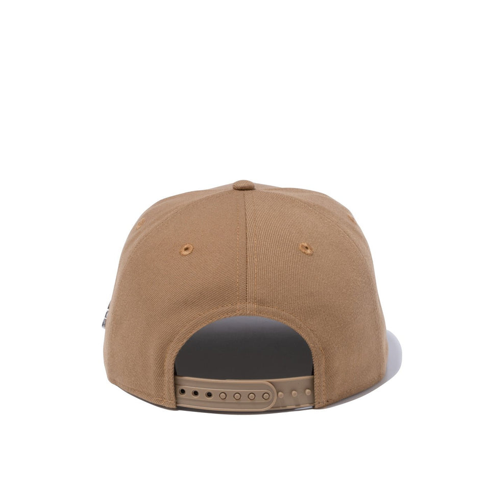 9FIFTY Metal Flag Logo メタルフラッグ ウーブンパッチ カーキ - 13328207-SM | NEW ERA ニューエラ公式オンラインストア