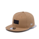 9FIFTY Metal Flag Logo メタルフラッグ ウーブンパッチ カーキ - 13328207-SM | NEW ERA ニューエラ公式オンラインストア