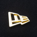 9FIFTY Metal Flag Logo メタルフラッグロゴ ブラック ゴールドメタルピン - 13750622-SM | NEW ERA ニューエラ公式オンラインストア