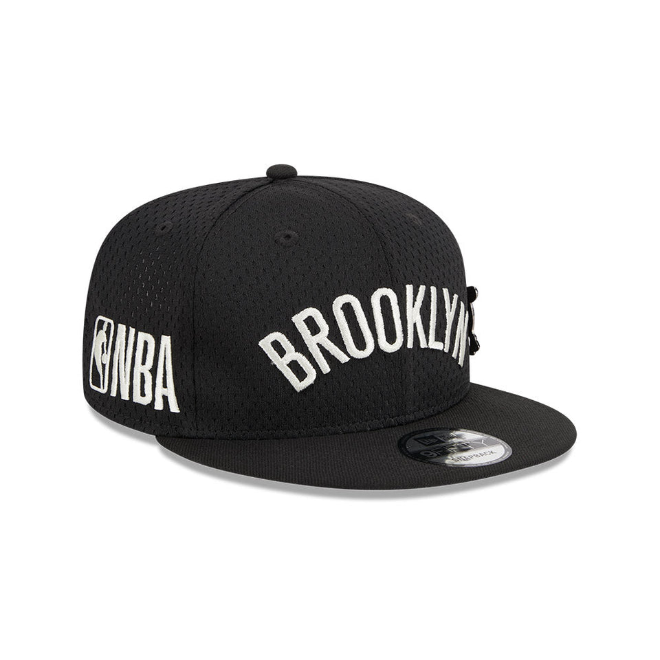 9FIFTY Post-Up Pin ブルックリン・ネッツ ピンズ メッシュ ブラック - 13774134-OSFM | NEW ERA ニューエラ公式オンラインストア