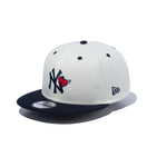 9FIFTY With Heart ニューヨーク・ヤンキース クロームホワイト ネイビーバイザー - 13328199-SM | NEW ERA ニューエラ公式オンラインストア
