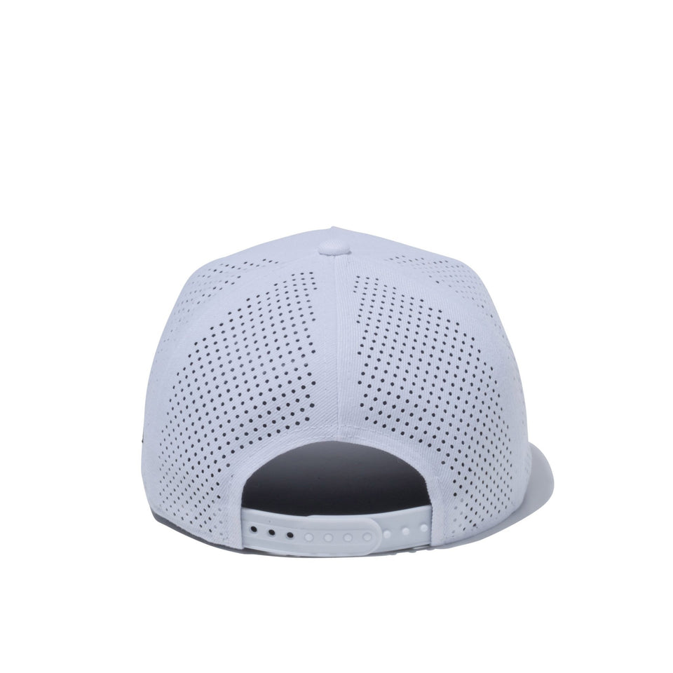 【ゴルフ】 9FORTY A-Frame レーザーパフォーテッド スクエアロゴ ホワイト - 12674586-OSFM | NEW ERA ニューエラ公式オンラインストア