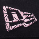 9FORTY A-Frame トラッカー 鬼滅の刃 竈門禰豆子 フラッグロゴ ブラック - 13061679-OSFM | NEW ERA ニューエラ公式オンラインストア