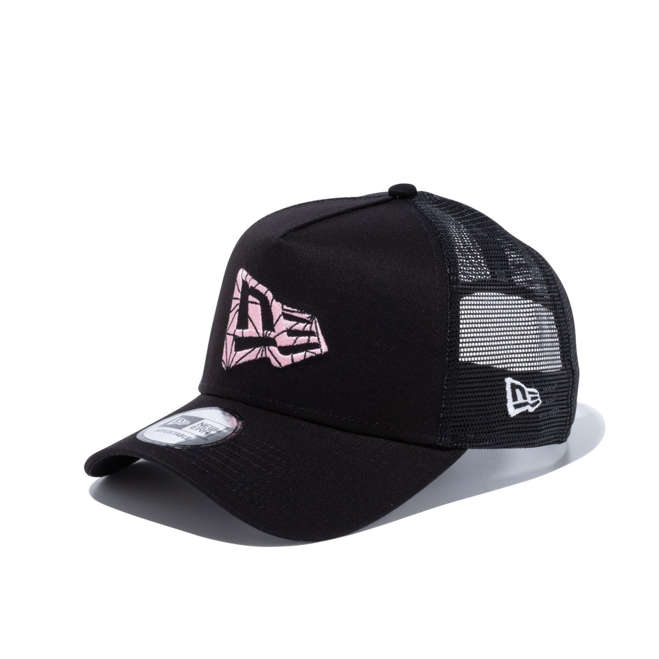 9FORTY A-Frame トラッカー 鬼滅の刃 竈門禰豆子 フラッグロゴ ブラック - 13061679-OSFM | NEW ERA ニューエラ公式オンラインストア