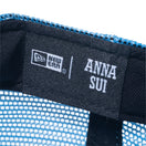 9FORTY A-Frame トラッカー ANNA SUI アナ スイ フェアリーパッチ ホワイト/スカイブルー - 14124536-OSFM | NEW ERA ニューエラ公式オンラインストア