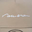 【ゴルフ】 9FORTY A-Frame GORE-TEX PACLITE スクリプトロゴ ベージュ - 13762987-OSFM | NEW ERA ニューエラ公式オンラインストア