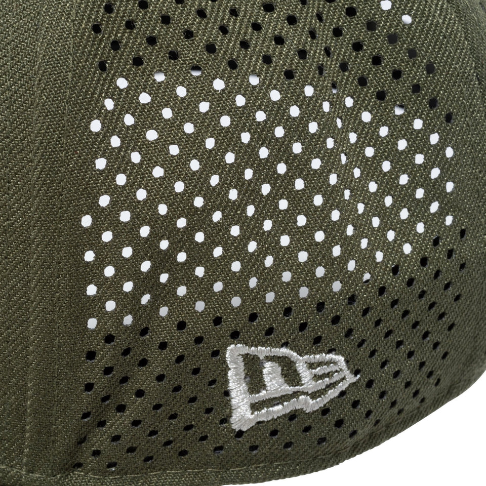 【ゴルフ】 9FORTY A-Frame Laser Perforated ボックスロゴ オリーブ × クロームホワイト/ニューオリーブ - 13517972-OSFM | NEW ERA ニューエラ公式オンラインストア
