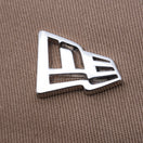9FORTY A-Frame Metal Flag Logo メタルフラッグ カーキ - 13328310-OSFM | NEW ERA ニューエラ公式オンラインストア
