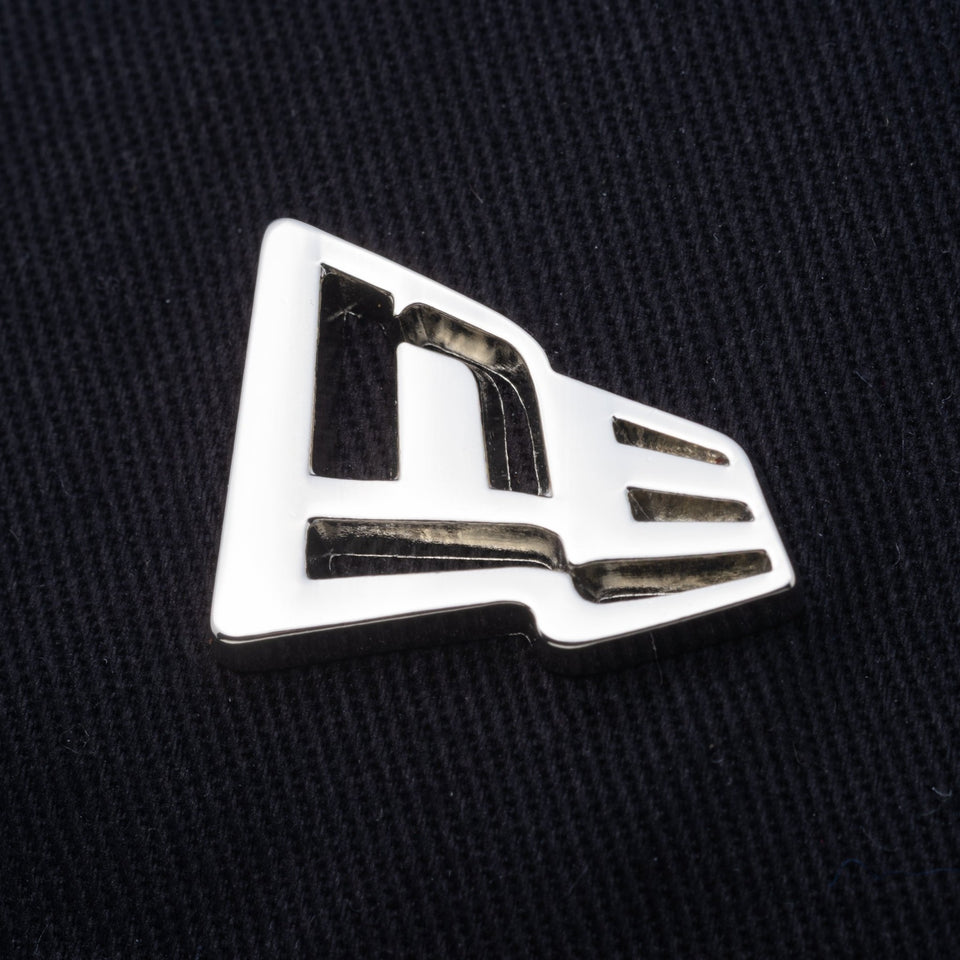9FORTY A-Frame Metal Flag Logo メタルフラッグロゴ ブラック シルバーメタルピン - 13750643-OSFM | NEW ERA ニューエラ公式オンラインストア