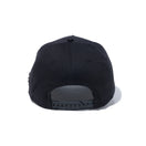 9FORTY A-Frame Metal Flag Logo メタルフラッグロゴ ブラック シルバーメタルピン - 13750643-OSFM | NEW ERA ニューエラ公式オンラインストア