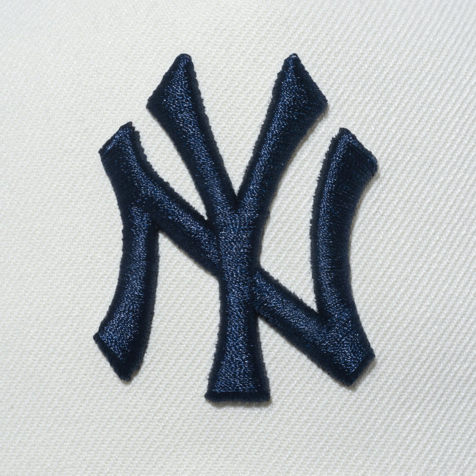 【ゴルフ】9FORTY A-Frame MLB 2-Tone ニューヨーク・ヤンキース クロームホワイト/ネイビー - 14109269-OSFM | NEW ERA ニューエラ公式オンラインストア