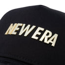9FORTY A-Frame トラッカー メタルプレート NEW ERA ブラック ゴールドメタル - 13059247-OSFM | NEW ERA ニューエラ公式オンラインストア