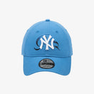 9FORTY BTS × MLB Black Swan ニューヨーク・ヤンキース エアフォースブルー - 13281610-OSFM | NEW ERA ニューエラ公式オンラインストア