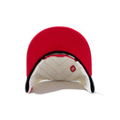 9FORTY Budweiser バドワイザー Bロゴ クロームホワイトピンストライプ ラディアントレッドバイザー - 13534544-OSFM | NEW ERA ニューエラ公式オンラインストア
