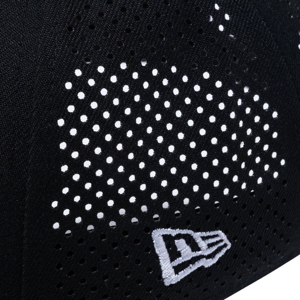 【ゴルフ】 9FORTY Vertical Logo バーチカルロゴ レーザーパフォーテッド ブラック - 13762999-OSFM | NEW ERA ニューエラ公式オンラインストア