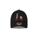 9FORTY WB 100th Year Looney Tunes x Superhero Mashup Pack シルベスター タズマニアン・デビル ブラック スカーレットアンダーバイザー - 13695952-OSFM | NEW ERA ニューエラ公式オンラインストア