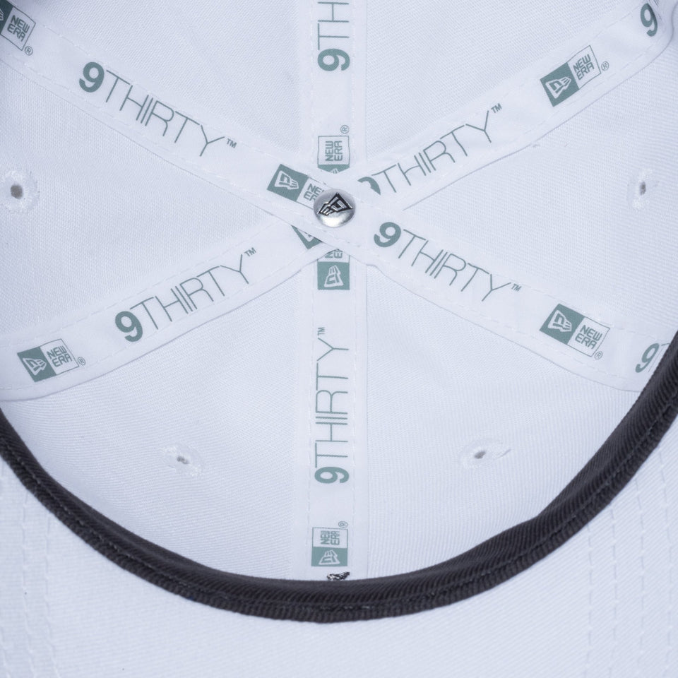 9THIRTY Vertical Logo バーチカルロゴ ホワイト - 13515975-OSFM | NEW ERA ニューエラ公式オンラインストア