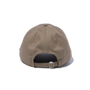 9TWENTY ロングバイザー Metal Flag ブリティッシュカーキ - 13750678-OSFM | NEW ERA ニューエラ公式オンラインストア