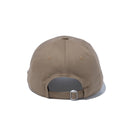 9TWENTY ロングバイザー Metal Flag ブリティッシュカーキ - 13750678-OSFM | NEW ERA ニューエラ公式オンラインストア