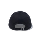 9TWENTY Metal Flag Logo メタルフラッグロゴ ブラック ゴールドメタルピン - 13750698-OSFM | NEW ERA ニューエラ公式オンラインストア