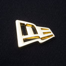 9TWENTY Metal Flag Logo メタルフラッグロゴ ブラック ゴールドメタルピン - 13750698-OSFM | NEW ERA ニューエラ公式オンラインストア
