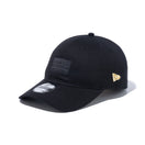 9TWENTY Metal Flag Logo メタルフラッグロゴ ブラック ゴールドメタルピン - 13750698-OSFM | NEW ERA ニューエラ公式オンラインストア