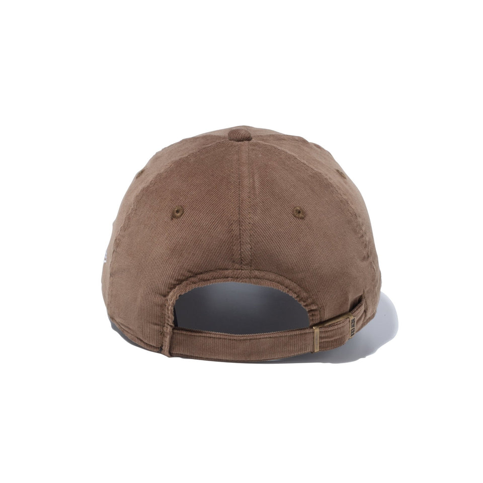 9TWENTY Micro Corduroy マイクロコーデュロイ アーチロゴ ブラウン - 13750682-OSFM | NEW ERA ニューエラ公式オンラインストア