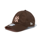 9TWENTY St. Valentine's Day バレンタインデー ニューヨーク・ヤンキース ウォルナット ブラウンアンダーバイザー - 13542614-OSFM | NEW ERA ニューエラ公式オンラインストア