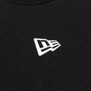 Child 長袖 コットン Tシャツ Flag Logo Mini ブラック レギュラーフィット - 13755452-90 | NEW ERA ニューエラ公式オンラインストア