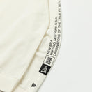 裏毛 スウェット クルーネック Logo and Text フラッグロゴ ボックスロゴ オフホワイト - 13331055-S | NEW ERA ニューエラ公式オンラインストア