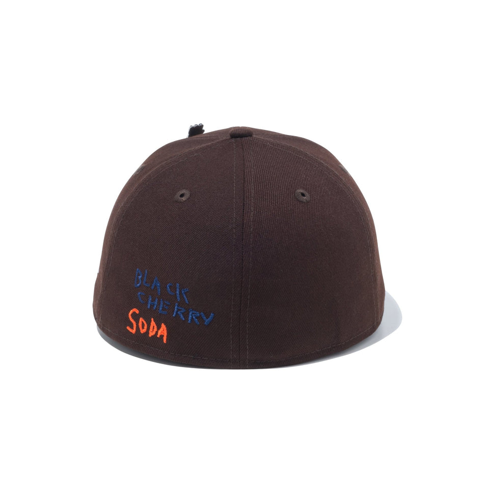 LP 59FIFTY JEAN MICHEL BASQUIAT ジャン=ミシェル・バスキア CHEESE POPCORN バーントウッド - 13772510-700 | NEW ERA ニューエラ公式オンラインストア