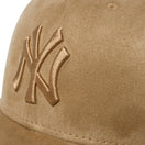 LP 59FIFTY Synthetic Suede シンセティックスウェード ニューヨーク・ヤンキース ベージュ - 13327760-700 | NEW ERA ニューエラ公式オンラインストア